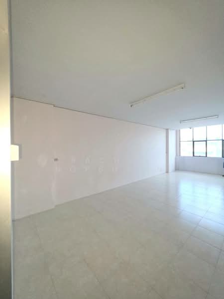 For rent: 4-story commercial building, opposite YWCA, with 3 large rooms and 2 small rooms,, Songkhla, Hat-Yai, Hat Yai, Songkhla, , 400 sqm, Shophouse For Rent, by Rachen Nopsuwan, 500262456 - DDproperty.com
