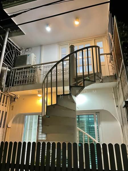 3-BR Townhouse, Bangkok, Phra Kanong Nua, Watthana, Bangkok, 3 Bedrooms, 200 sqm, Townhouse For Sale, by Nuttharom Linla, 500262581 - DDproperty.com