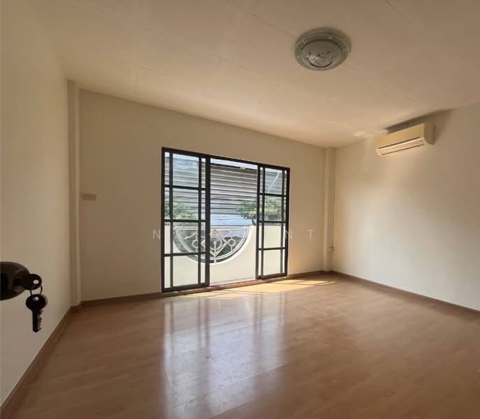 รุ่งกิจ วิลล่า 9, Bangkok, Khlong Sam Prawet, Lat Krabang, Bangkok, 3 Bedrooms, 100 sqm, Townhouse For Sale, by NR AGENT, 500262723 - DDproperty.com