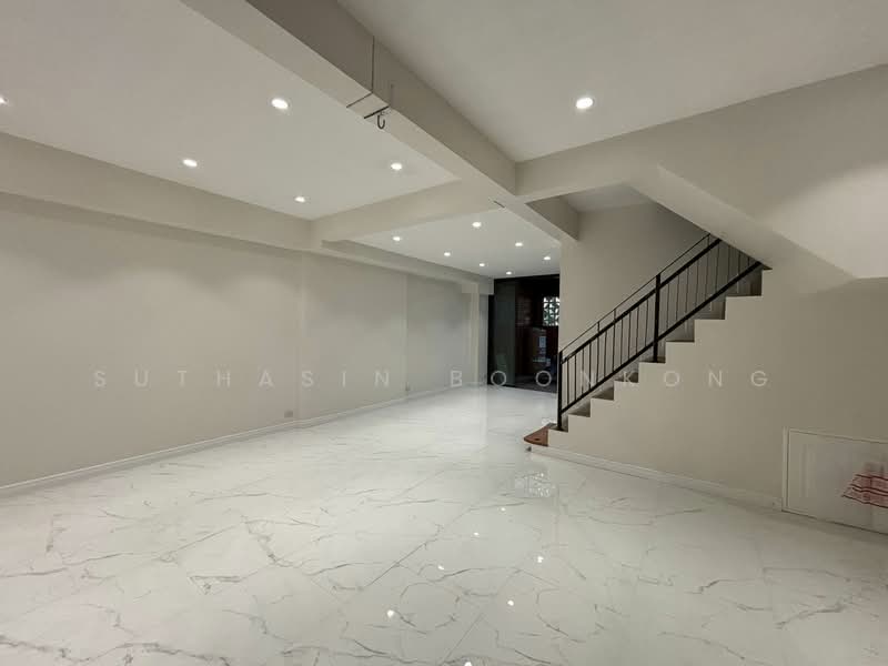 3-BR House, Bangkok, Khlong Chaokhun Sing, Wang Thonglang, Bangkok, 3 Bedrooms, 230 sqm, Single Detached House For Rent, by Suthasin Boonkong, 500262847 - DDproperty.com