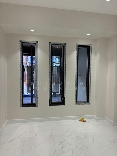 3-BR House, Bangkok, Khlong Chaokhun Sing, Wang Thonglang, Bangkok, 3 Bedrooms, 230 sqm, Single Detached House For Rent, by Suthasin Boonkong, 500262847 - DDproperty.com