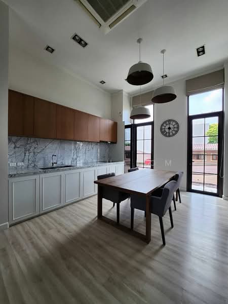 3-BR Townhouse, Bangkok, Khlong Tan Nua, Watthana, Bangkok, 3 Bedrooms, 350 sqm, Townhouse For Sale, by Nuttharom Linla, 500262850 - DDproperty.com