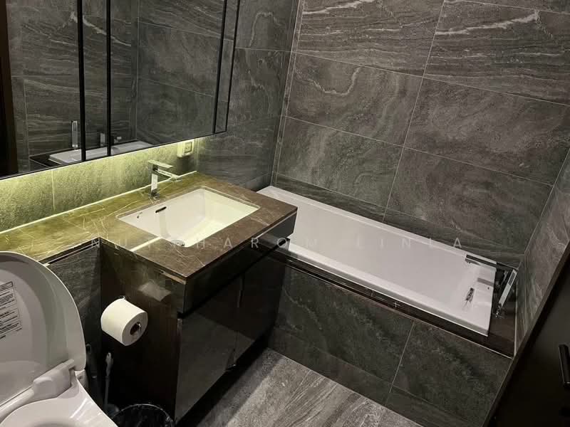 The Esse Sukhumvit 36, Bangkok, Soi Sukhumvit 36, Sukhumvit Road, Phra Kanong, Khlong Toei, Bangkok, 1 Bedroom, 38 sqm, Condo For Sale, by Nuttharom Linla, 500262905 - DDproperty.com