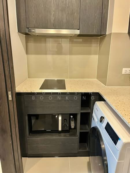 XT Huaikhwang, Bangkok, 244 Ratchadaphisek Road, Huai Khwang, Bangkok, 1 Bedroom, 35 sqm, Condo For Rent, by Suthasin Boonkong, 500262913 - DDproperty.com