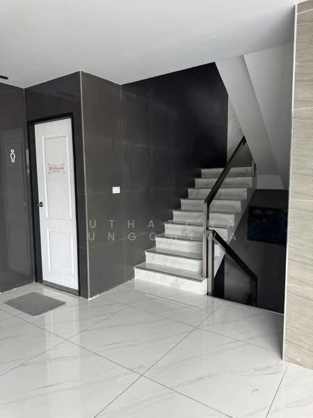 Office, Bangkok, Khlong Song Ton Nun, Lat Krabang, Bangkok, , 240 sqm, Shophouse For Rent, by Suthatcha Rungchiwa, 500262948 - DDproperty.com