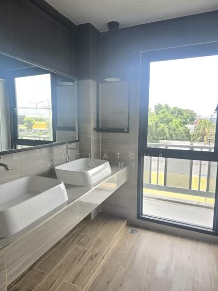 Office, Bangkok, Khlong Song Ton Nun, Lat Krabang, Bangkok, , 240 sqm, Shophouse For Rent, by Suthatcha Rungchiwa, 500262948 - DDproperty.com