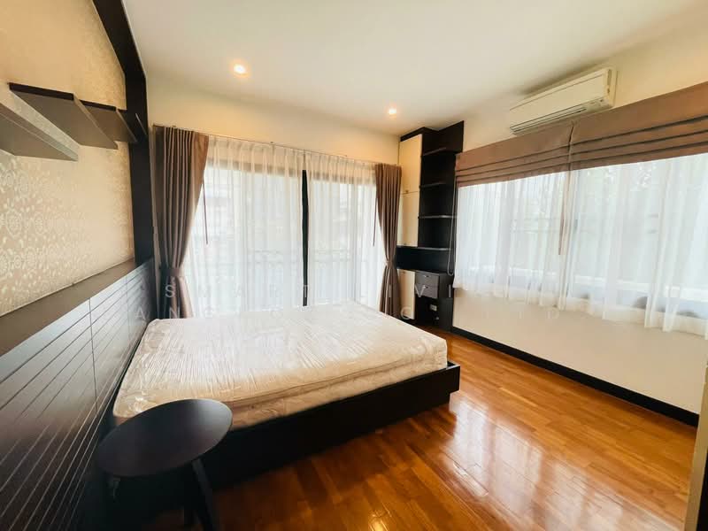 House Ratchada 32, Bangkok, รัชดาภิเษก, Chan Kasem, Chatuchak, Bangkok, 4 Bedrooms, 450 sqm, Single Detached House For Rent, by Smart Living Bangkok Co.,Ltd., 500263001 - DDproperty.com