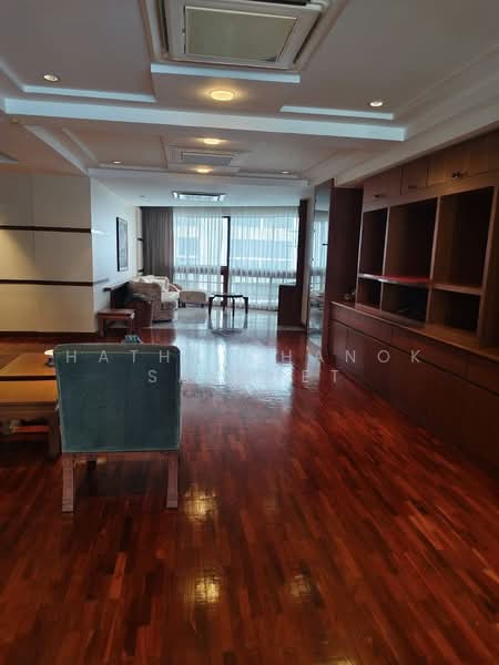 President Park Sukhumvit 24, Bangkok, 99 Sukhumvit 24 Alley, Khlongtoei Nua, Watthana, Bangkok, 3 Bedrooms, 260 sqm, Condo For Rent, by Hathaichanok Saenset, 500263029 - DDproperty.com