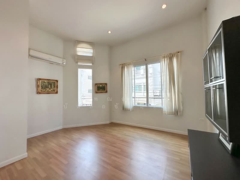 Euro Nova, Bangkok, Lat Krabang Rd, Lat Krabang, Lat Krabang, Bangkok, 3 Bedrooms, 261 sqm, Townhouse For Sale, by ปพณณัฏฐ์ บันลือชัยฤทธิ์, 500263035 - DDproperty.com