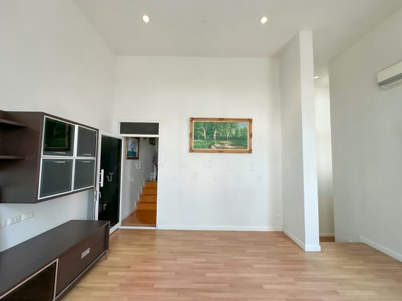 Euro Nova, Bangkok, Lat Krabang Rd, Lat Krabang, Lat Krabang, Bangkok, 3 Bedrooms, 261 sqm, Townhouse For Sale, by ปพณณัฏฐ์ บันลือชัยฤทธิ์, 500263035 - DDproperty.com