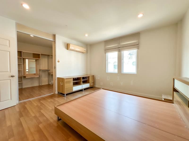 Euro Nova, Bangkok, Lat Krabang Rd, Lat Krabang, Lat Krabang, Bangkok, 3 Bedrooms, 261 sqm, Townhouse For Sale, by ปพณณัฏฐ์ บันลือชัยฤทธิ์, 500263035 - DDproperty.com