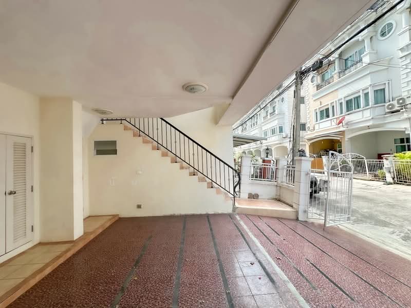 Euro Nova, Bangkok, Lat Krabang Rd, Lat Krabang, Lat Krabang, Bangkok, 3 Bedrooms, 261 sqm, Townhouse For Sale, by ปพณณัฏฐ์ บันลือชัยฤทธิ์, 500263035 - DDproperty.com