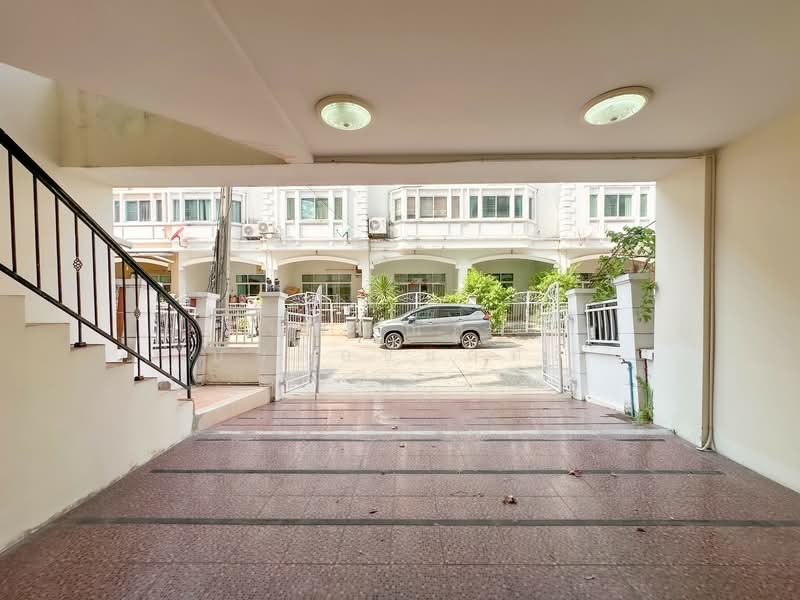 Euro Nova, Bangkok, Lat Krabang Rd, Lat Krabang, Lat Krabang, Bangkok, 3 Bedrooms, 261 sqm, Townhouse For Sale, by ปพณณัฏฐ์ บันลือชัยฤทธิ์, 500263035 - DDproperty.com