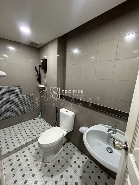 For Rent - Townhouse Home Office For Rent in Ekkamai Sukhumvit, Bangkok