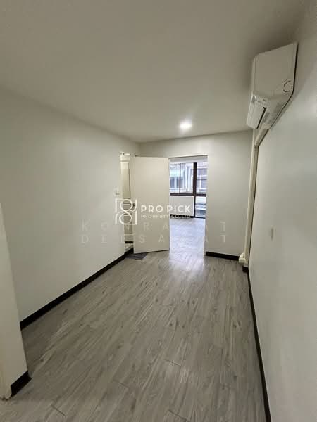 For Rent - Townhouse Home Office For Rent in Ekkamai Sukhumvit, Bangkok