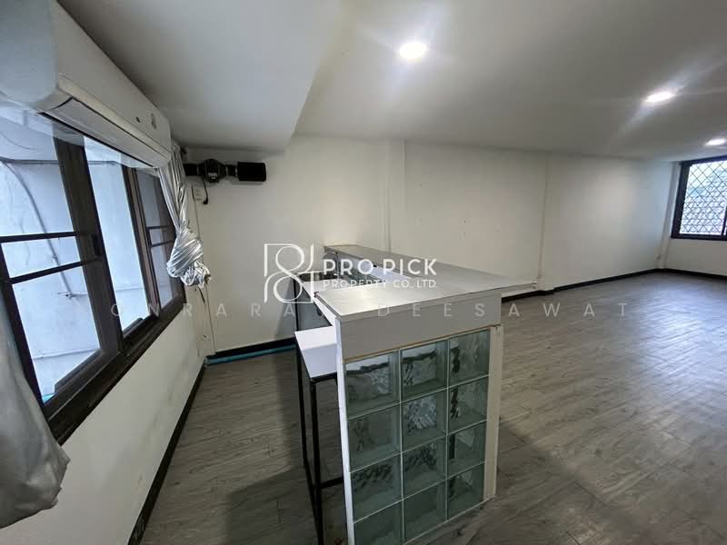 For Rent - Townhouse Home Office For Rent in Ekkamai Sukhumvit, Bangkok
