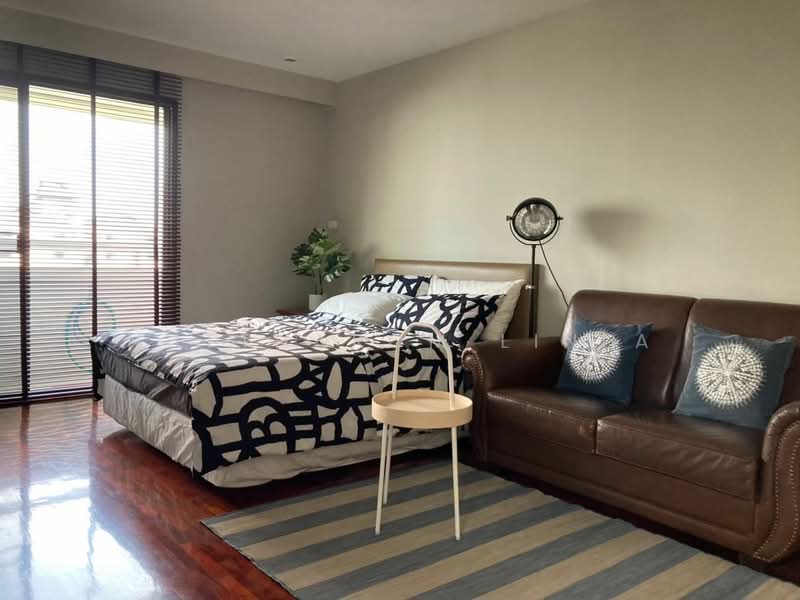 Baan Suanpetch, Bangkok, 18 Soi Sukhumvit 39, Khlong Tan Nua, Watthana, Bangkok, 2 Bedrooms, 132 sqm, Condo For Sale, by Nuttharom Linla, 500263310 - DDproperty.com