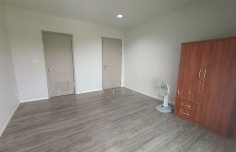 Wayra Biznet Romklao-Suvarnabhumi, Bangkok, 18-1 Romklao Road, Khlong Sam Prawet, Lat Krabang, Bangkok, 4 Bedrooms, 195 sqm, Townhouse For Sale, by Prapapan Wilairojvorakul, 500263355 - DDproperty.com