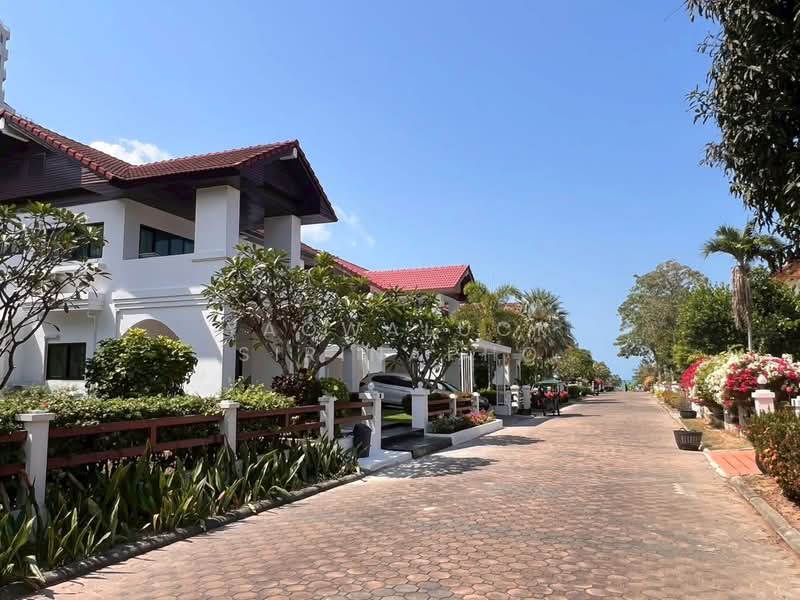 Beachfront Village Pool Villa Na Jomtien, Pattaya, Chon Buri (Pattaya), Na Chom Thian, Sattahip, Chon Buri (Pattaya), 3 Bedrooms, 300 sqm, Villa For Sale, by Yaowaluck Sirinapho, 500263376 - DDproperty.com