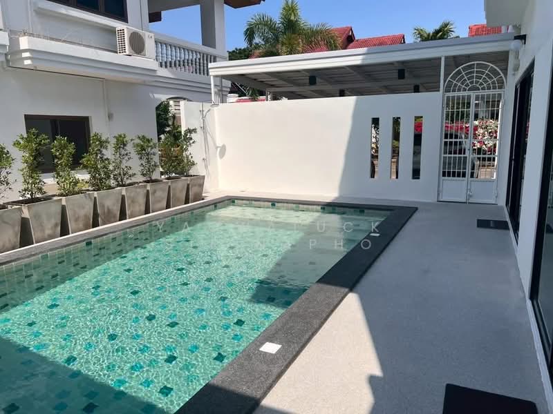 Beachfront Village Pool Villa Na Jomtien, Pattaya, Chon Buri (Pattaya), Na Chom Thian, Sattahip, Chon Buri (Pattaya), 3 Bedrooms, 300 sqm, Villa For Sale, by Yaowaluck Sirinapho, 500263376 - DDproperty.com