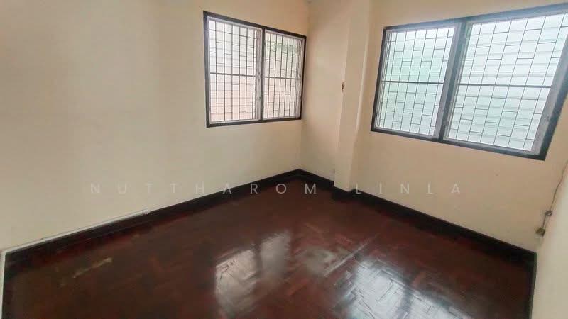 3-BR House, Bangkok, Phra Kanong Nua, Watthana, Bangkok, 3 Bedrooms, 250 sqm, Single Detached House For Sale, by Nuttharom Linla, 500263462 - DDproperty.com