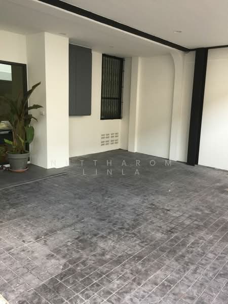 ขาย - ทาวน์เฮ้าส์ 2-ห้องนอน, กรุงเทพ