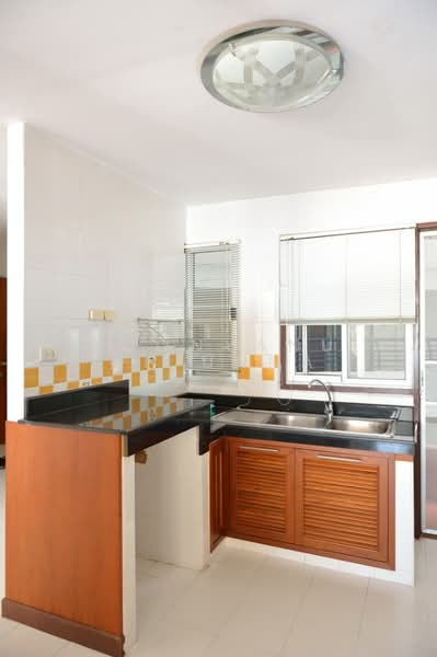 Rama Harbour View : รามาฮาร์เบอร์วิวคอนโดมิเนียม, ชลบุรี, 25 ซอย หมู่บ้านโฮมทาวน์ เฟส 2 ซอย 4, สุรศักดิ์, ศรีราชา, ชลบุรี, 140 ตร.ม., คอนโด ให้เช่า, โดย Boonyanuch Unna, 500263525 - DDproperty.com