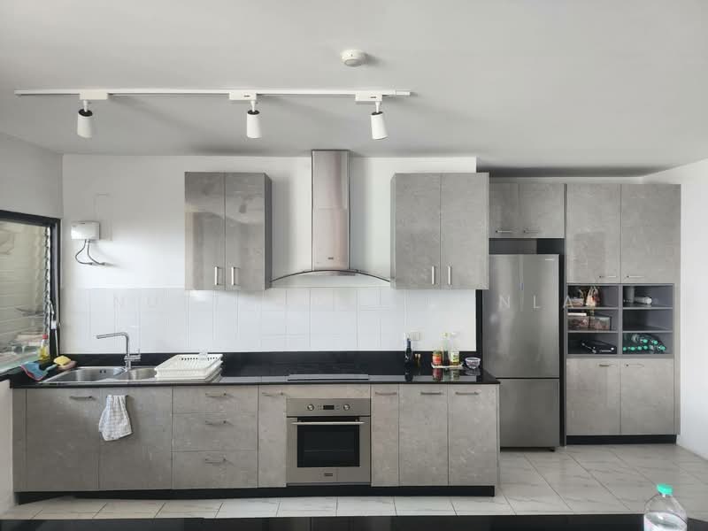 D.S. Tower 1 Sukhumvit 33, Bangkok, Soi Phrom Chit, Khlong Tan Nua, Watthana, Bangkok, 3 Bedrooms, 249 sqm, Condo For Sale, by Nuttharom Linla, 500263530 - DDproperty.com