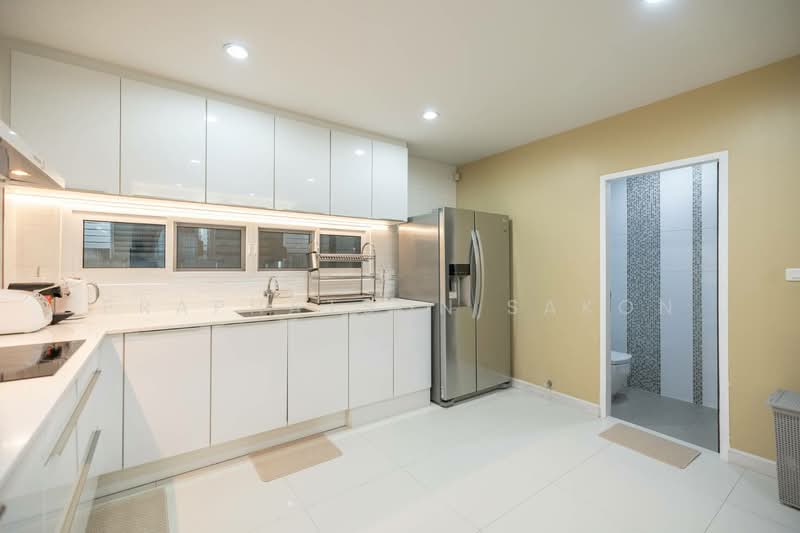 Bless Town Sukhumvit 50, Bangkok, Sukhumvit 50 Road, Phra Kanong, Khlong Toei, Bangkok, 3 Bedrooms, 263 sqm, Townhouse For Sale, by Praphatson Sakon, 500263599 - DDproperty.com