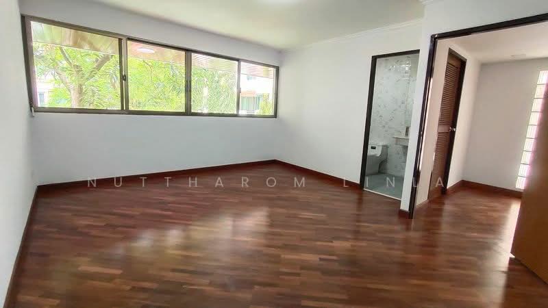 3-BR Townhouse, Bangkok, Khlong Tan Nua, Watthana, Bangkok, 3 Bedrooms, 204 sqm, Townhouse For Sale, by Nuttharom Linla, 500263631 - DDproperty.com