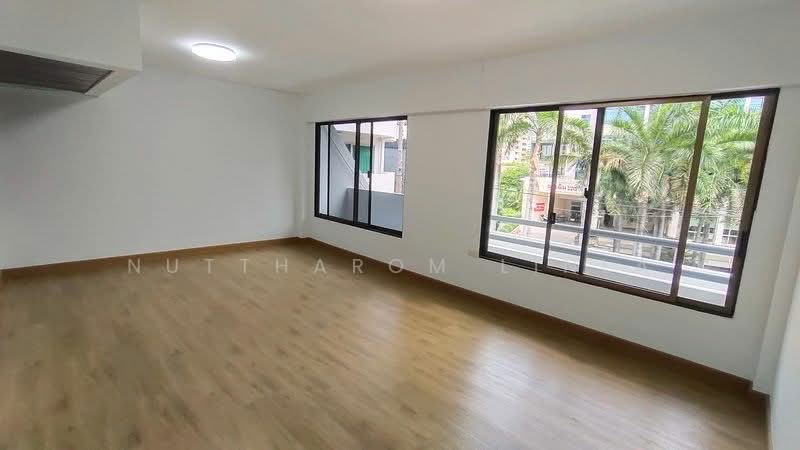 3-BR Townhouse, Bangkok, Khlong Tan Nua, Watthana, Bangkok, 3 Bedrooms, 204 sqm, Townhouse For Sale, by Nuttharom Linla, 500263631 - DDproperty.com
