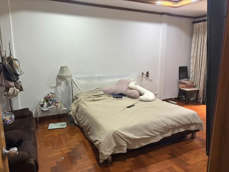 4-BR Townhouse, Bangkok, Khlong Tan Nua, Watthana, Bangkok, 4 Bedrooms, 200 sqm, Townhouse For Sale, by Nuttharom Linla, 500263647 - DDproperty.com