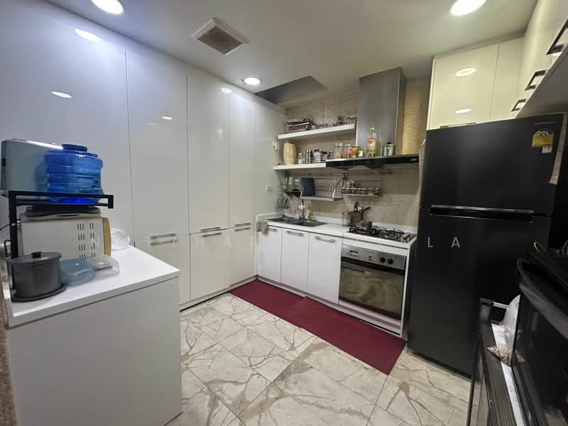 4-BR Townhouse, Bangkok, Khlong Tan Nua, Watthana, Bangkok, 4 Bedrooms, 200 sqm, Townhouse For Sale, by Nuttharom Linla, 500263647 - DDproperty.com