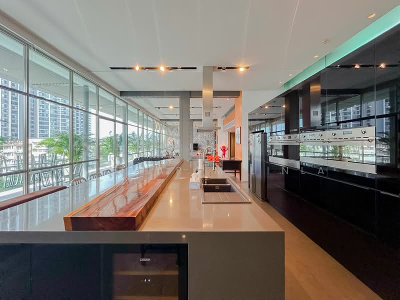 Ficus Lane, Bangkok, Soi Sukhumvit 44/1, Phra Kanong, Khlong Toei, Bangkok, 4 Bedrooms, 472 sqm, Condo For Sale, by Nuttharom Linla, 500263697 - DDproperty.com