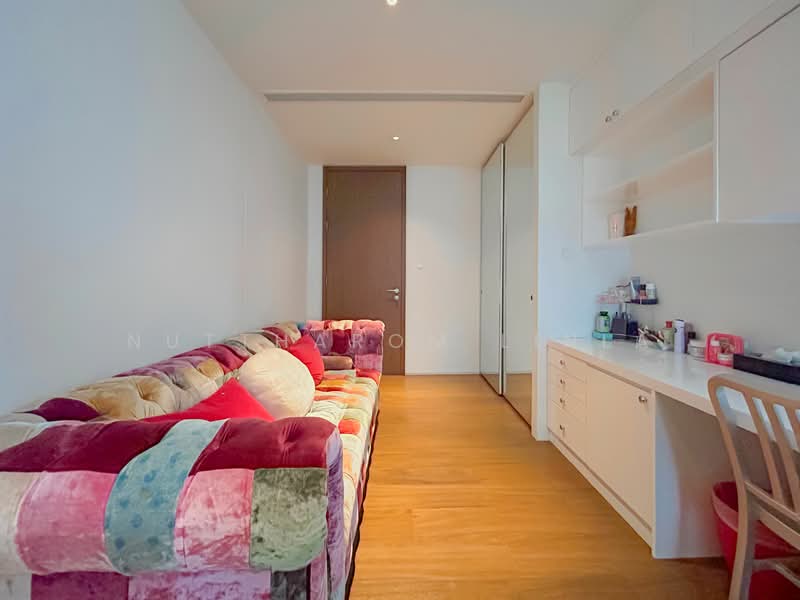 Ficus Lane, Bangkok, Soi Sukhumvit 44/1, Phra Kanong, Khlong Toei, Bangkok, 4 Bedrooms, 472 sqm, Condo For Sale, by Nuttharom Linla, 500263697 - DDproperty.com