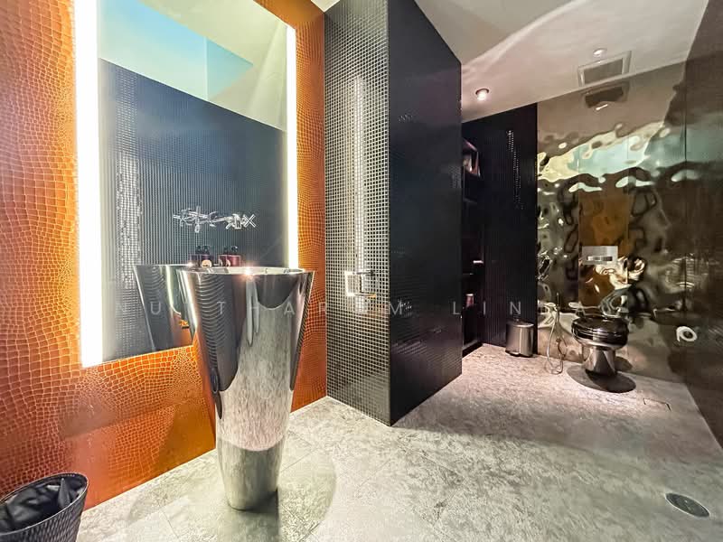 Ficus Lane, Bangkok, Soi Sukhumvit 44/1, Phra Kanong, Khlong Toei, Bangkok, 4 Bedrooms, 472 sqm, Condo For Sale, by Nuttharom Linla, 500263697 - DDproperty.com