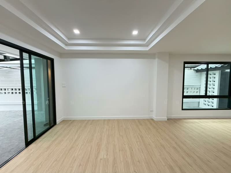 หมู่บ้าน สราญรมย์ ซอยประเสริฐมนูกิจ42 ถนนประเสริฐมนูกิจ แขวงนวมินทร์ เขตบึงกุ่ม, Bangkok, ประเสริฐมนูกิจ42, Nawamin, Bueng Kum, Bangkok, 2 Bedrooms, 100 sqm, Townhouse For Sale, by นภัสศรณ์ วงศ์สินไทยกร (นันท์), 500263719 - DDproperty.com
