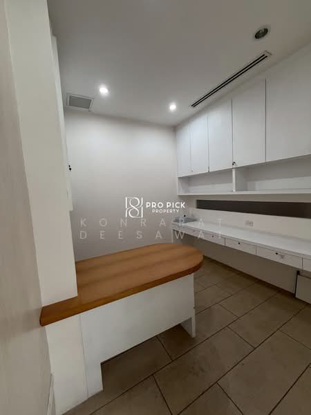 Office for rent close to BTS Ekkamai, Bangkok, Phra Kanong Nua, Watthana, Bangkok, , 110 sqm, Office Space For Rent, by Konrarat Deesawat, 500263731 - DDproperty.com