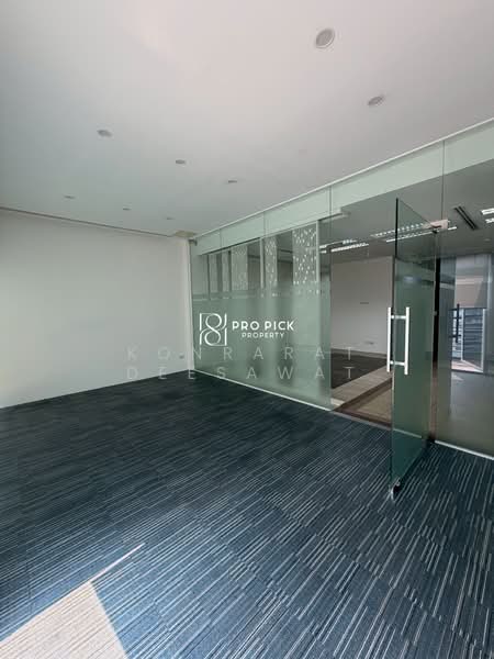 Office for rent close to BTS Ekkamai, Bangkok, Phra Kanong Nua, Watthana, Bangkok, , 110 sqm, Office Space For Rent, by Konrarat Deesawat, 500263731 - DDproperty.com