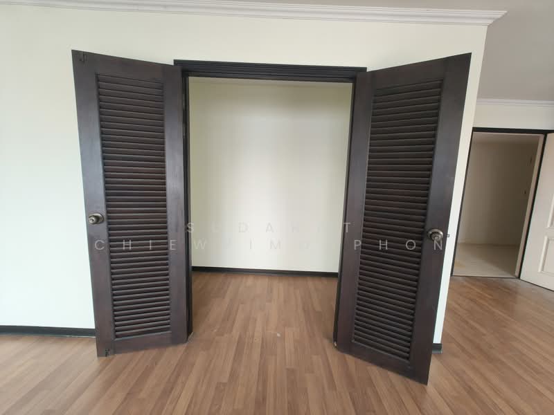Lumpini Place Narathiwas 24, Bangkok, Sathu Pradit 19 Alley 3, Chong Nonsi, Yan Nawa, Bangkok, 3 Bedrooms, 128 sqm, Condo For Sale, by Sudarat Chiewpimonphon, 500263787 - DDproperty.com