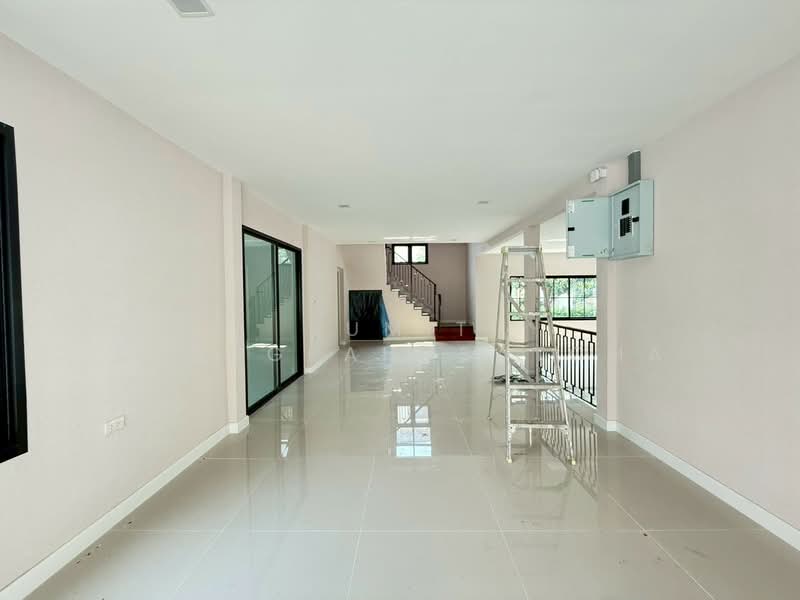 Ladawan Pinklao-Borommaratchachonnani, Bangkok, Borommaratchachonnani Road, Sala Thammasop, Thawi Watthana, Bangkok, 4 Bedrooms, 350 sqm, Single Detached House For Sale, by Sumit Thongpahusatcha, 500263846 - DDproperty.com
