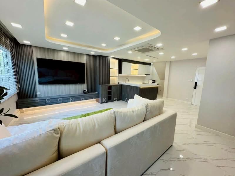 3-BR House, Bangkok, Din Daeng, Din Daeng, Bangkok, 3 Bedrooms, 300 sqm, Single Detached House For Rent, by Boonraksa Sopak, 500263860 - DDproperty.com