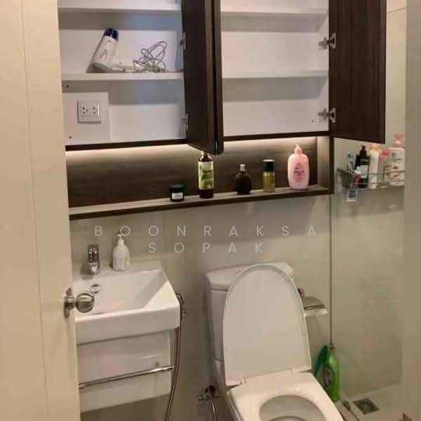 Life Asoke, Bangkok, Asoke-Dindang Road, Bang Kapi, Huai Khwang, Bangkok, 1 Bedroom, 35 sqm, Condo For Rent, by Boonraksa Sopak, 500263863 - DDproperty.com