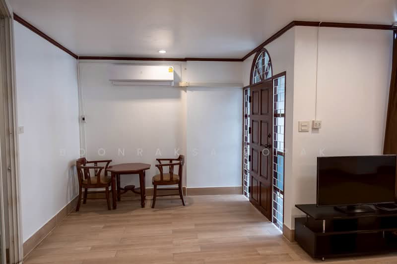 3-BR Townhouse, Bangkok, Phra Kanong, Khlong Toei, Bangkok, 3 Bedrooms, 250 sqm, Townhouse For Rent, by Boonraksa Sopak, 500264069 - DDproperty.com