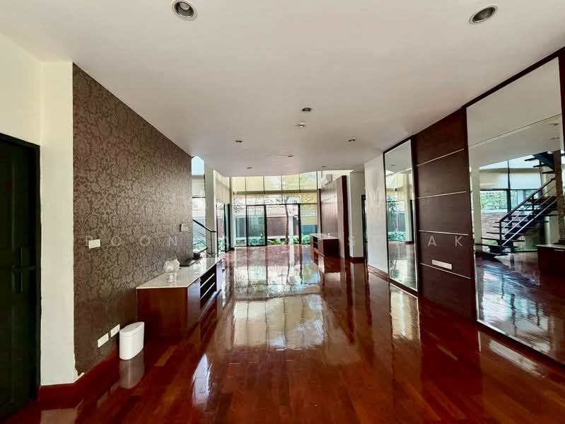 3-BR House, Bangkok, Khong Tan, Khlong Toei, Bangkok, 3 Bedrooms, 229 sqm, Single Detached House For Rent, by Boonraksa Sopak, 500264086 - DDproperty.com