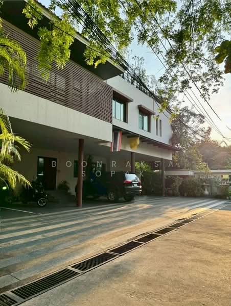 3-BR House, Bangkok, Khong Tan, Khlong Toei, Bangkok, 3 Bedrooms, 229 sqm, Single Detached House For Rent, by Boonraksa Sopak, 500264086 - DDproperty.com