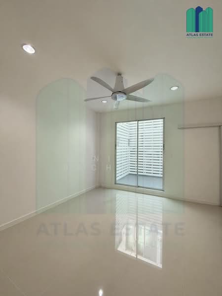 Baan Klangmuang Grand De Paris Ratchada, Bangkok, Pradit Manutham Road, Wang Thonglang, Wang Thonglang, Bangkok, 3 Bedrooms, 240 sqm, Townhouse For Rent, by Sunitra Sachdev, 500264222 - DDproperty.com