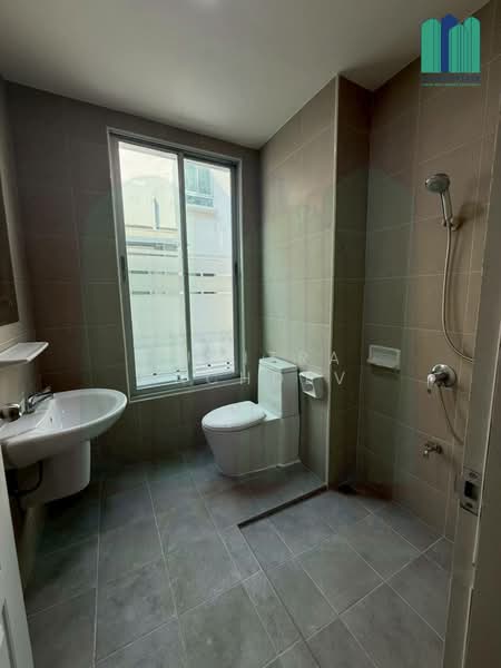 Baan Klangmuang Grand De Paris Ratchada, Bangkok, Pradit Manutham Road, Wang Thonglang, Wang Thonglang, Bangkok, 3 Bedrooms, 240 sqm, Townhouse For Rent, by Sunitra Sachdev, 500264222 - DDproperty.com