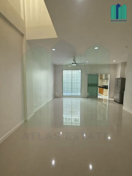 Baan Klangmuang Grand De Paris Ratchada, Bangkok, Pradit Manutham Road, Wang Thonglang, Wang Thonglang, Bangkok, 3 Bedrooms, 240 sqm, Townhouse For Rent, by Sunitra Sachdev, 500264222 - DDproperty.com