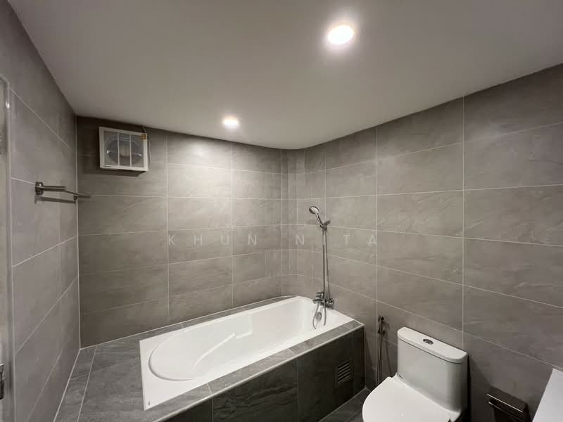 D.S. Tower 1 Sukhumvit 33, Bangkok, Soi Phrom Chit, Khlong Tan Nua, Watthana, Bangkok, 3 Bedrooms, 250 sqm, Condo For Rent, by Khun Nita, 500264281 - DDproperty.com
